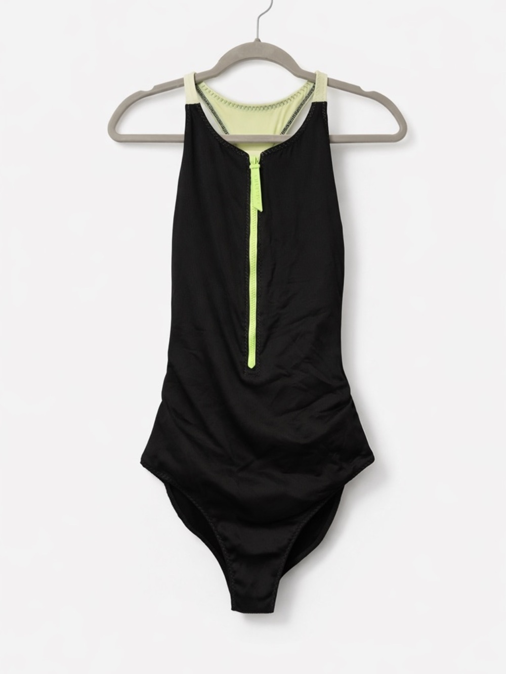 Zip-Front Racerback Shaping One-
Piece Swimsuit
Size: L